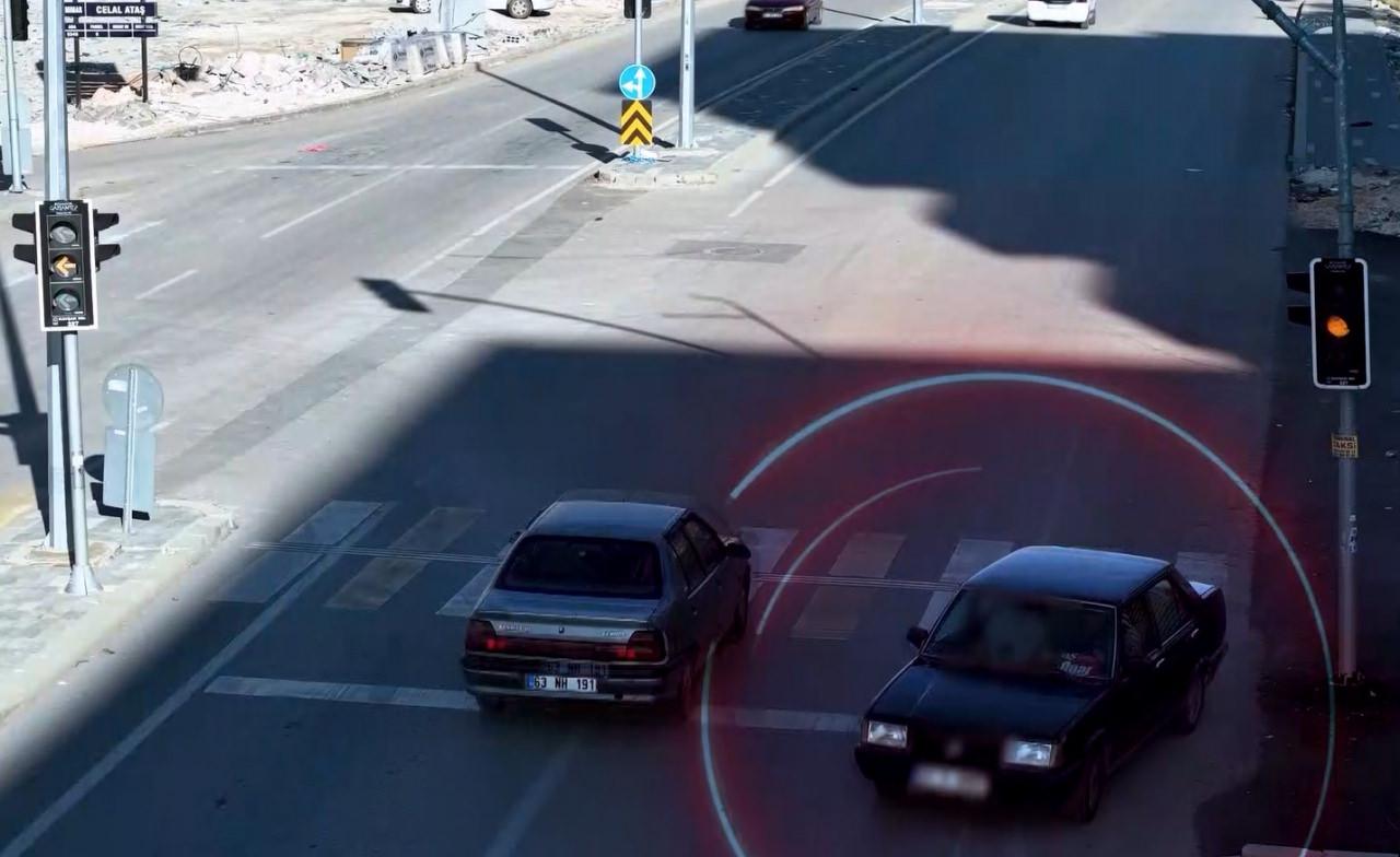 Kural ihlali yapan sürücüler KGYS kameralarına yakalandı.