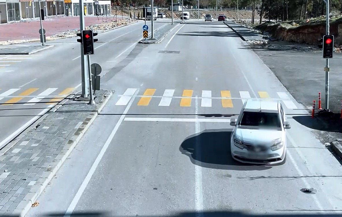 1 haftada ters yöne giren 639 sürücüye ceza kesildi.