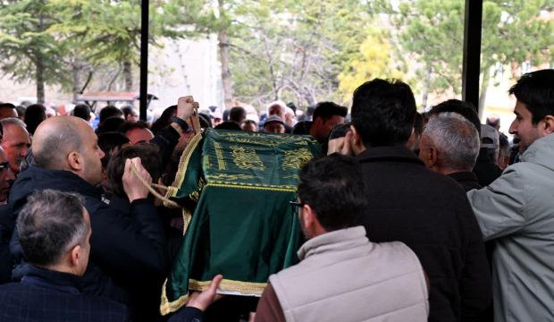 Adana'da motosiklet dehşeti! Yaya ge&ccedil;idinde 17 aylık bebeğe &ccedil;arpıp ka&ccedil;tı