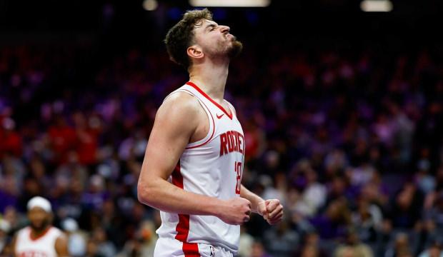 NBA'de Alperen Şeng&uuml;n 25 sayı attı! Rockets &ccedil;ıkışa ge&ccedil;ti