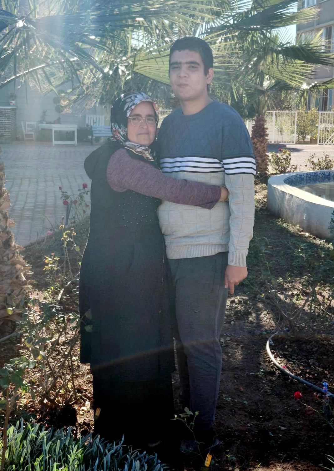 Emine Kinvan ve oğlu Muhammet (19), Kinvan