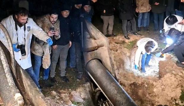 Bartın'da mezarlıkta esrarengiz paket! Zifiri karanlıkta mezar a&ccedil;ıldı