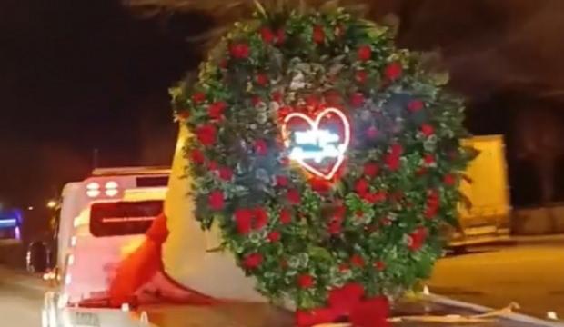 Bolu'da oto kurtarıcıdan dev buketle ilgin&ccedil; evlilik teklifi