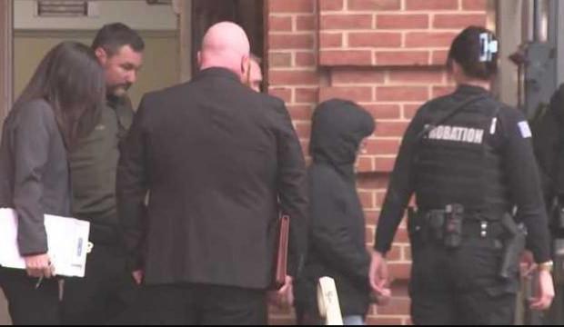 Doğum g&uuml;n&uuml; partisi kanlı bitti: 11 yaşındaki &ccedil;ocuk babasını vurdu!