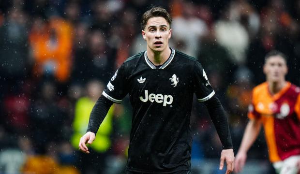 Duvar kağıdıyla g&ouml;n&uuml;lleri fethetmişti! Kenan Yıldız'ın paylaşımına beğeni yağdı