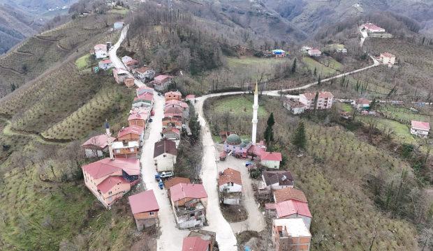 Duyan &ouml;nce afallıyor: Bu k&ouml;yde 2 farklı iftar saati var