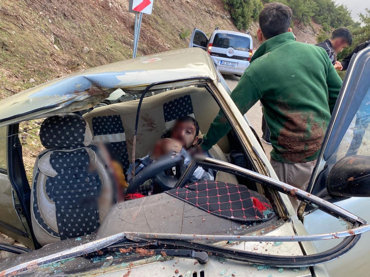 Kaza 4 kişi yaralandı. 