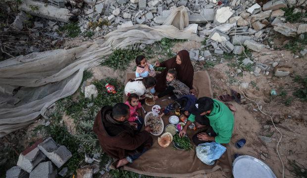 Gazze Ramazan'a abluka altında girdi