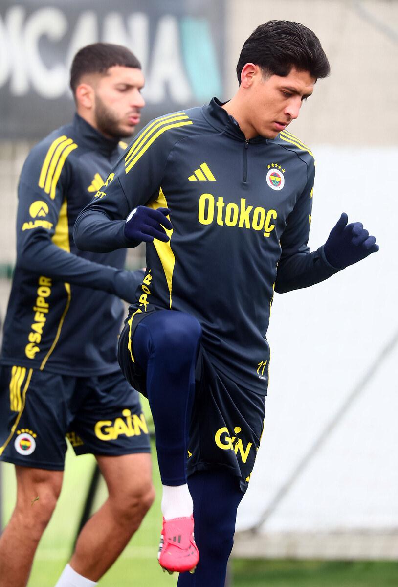 Edson Alvarez, Fenerbahçe'nin 31 Ocak 2026 tarihli antrenmanında.