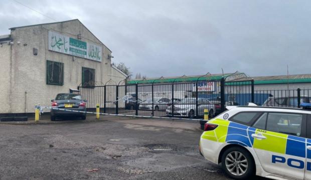 İngiltere'de cami &ccedil;ıkışı bı&ccedil;aklanan 3 kişiden biri &ouml;ld&uuml;