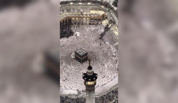 Kabe ve Aksa'da ilk teravih namazı kılındı!