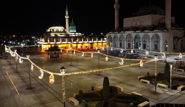 Konya, 11 ayın sultanı Ramazan'a ışıl ışıl giriyor