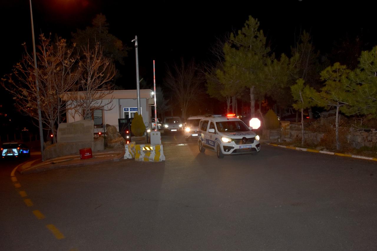 Nevşehir merkezli 3 ilde helikopter destekli düzenlenen uyuşturucu operasyonunda 40 şüpheli gözaltına alındı.