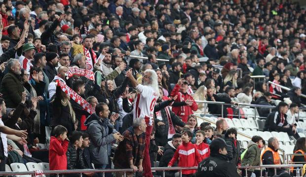 Makedon basınından Samsunspor'a &ouml;vg&uuml;: Mağlubiyeti kabullendiler