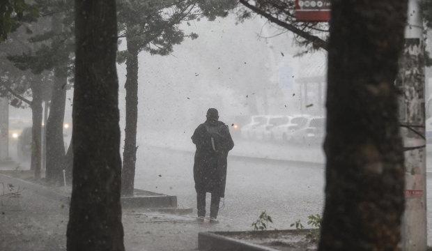 Meteoroloji'den 19 il i&ccedil;in sarı kodlu uyarı: Kar yağışı, sağanak ve fırtına bekleniyor