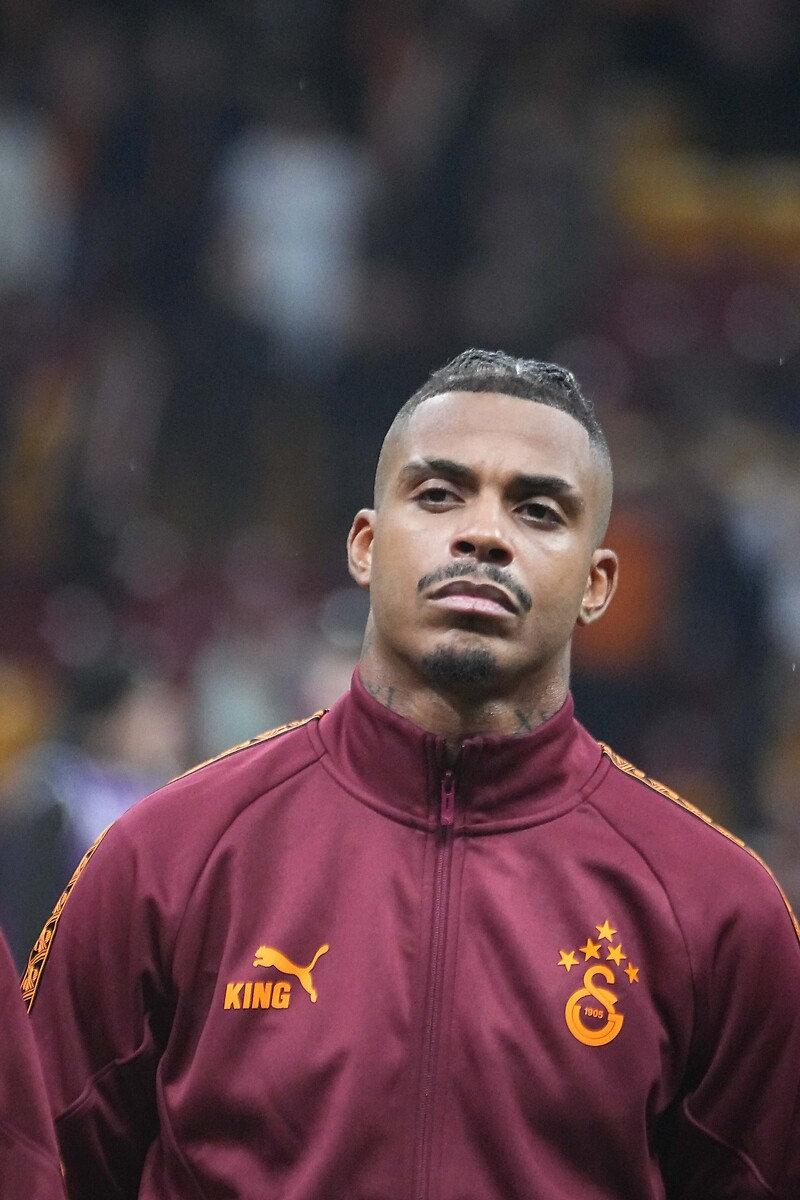 Mario Lemina, Trendyol Süper Lig'de oynanan Galatasaray - Eyüpspor maçının seremonisinde.