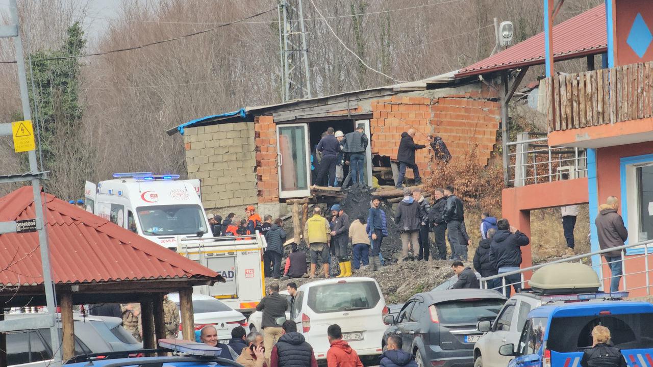 Zonguldak'ın Kilimli ilçesinde özel bir şirkete ait maden ocağında meydana gelen göçükte mahsur kalan 3 işçiyi kurtarma çalışmaları başlatıldı.