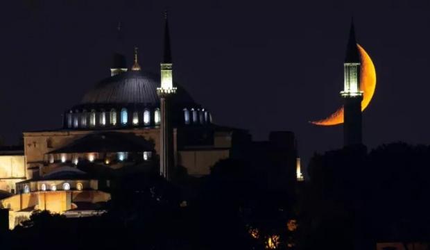 Ramazan hilalini teleskopla aradılar! İşte Ramazan'a başlayan ve başlamayan &uuml;lkeler