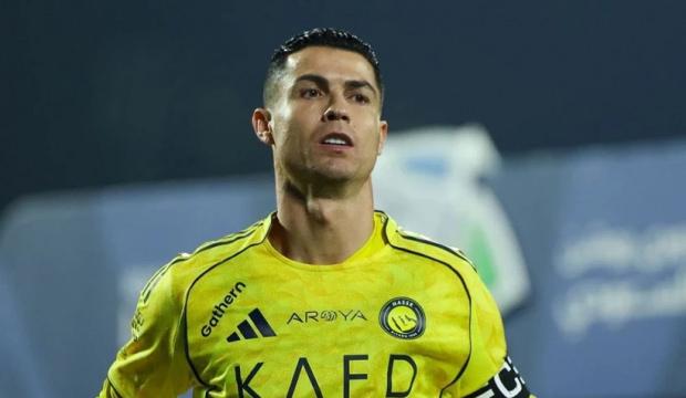 Portekizli yıldız Ronaldo g&ouml;n&uuml;lleri fethetti! M&uuml;sl&uuml;man takım arkadaşlarıyla oru&ccedil; tuttu