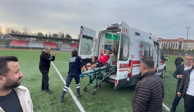 Saha bir anda karıştı! 11 kırmızı kart &ccedil;ıktı, 1 futbolcu hastanelik oldu