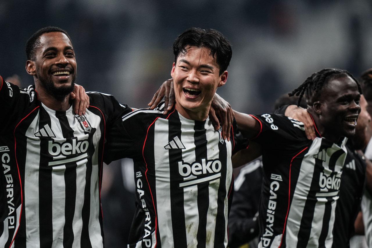 Trendyol Süper Lig'in 23. haftasında Beşiktaş ile Göztepe, Tüpraş Stadı’nda karşılaştı. Beşiktaş oyuncuları Michael Murillo (solda), Hyeon-gyu Oh (ortada) ile Junior Olaitan (sağda) karşılaşma sonunda sevinç yaşadı.