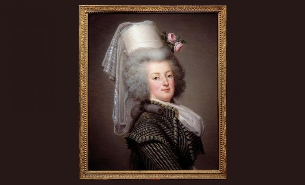 T&uuml;m d&uuml;nyanın ilgi odağında: "Marie Antoinette Style" sergisinde T&uuml;rk şapkası detayı!