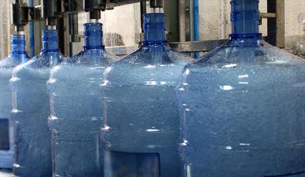 &Uuml;&ccedil; b&uuml;y&uuml;kşehirde su krizi: Hem şebeke hem damacana fiyatları u&ccedil;uşa ge&ccedil;ti