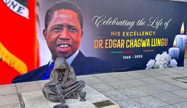 &Uuml;lkenin eski lideri 8 aydır defnedilmedi: Afrika &uuml;lkesinde halk isyan etti!