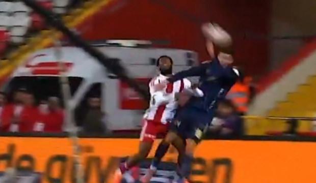 Antalya'da g&ouml;zler hakeme d&ouml;nd&uuml;! Fenerbah&ccedil;e penaltı bekledi