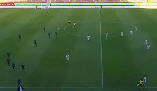 4 ay sonra D&uuml;nya Kupası d&uuml;zenlenecek: Meksika'da ma&ccedil; sırasında &ccedil;atışma &ccedil;ıktı