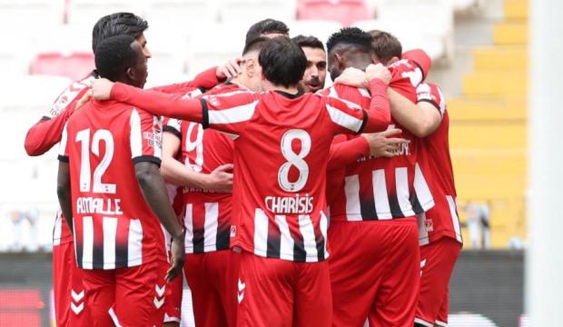 5 goll&uuml; ma&ccedil;ta son s&ouml;z&uuml; Manaj s&ouml;yledi! Sivasspor farklı kazandı