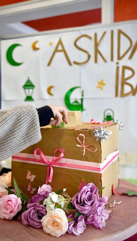 Gençler Ramazan'ın ruhunu okullara taşıyor Gençler Ramazan'ın ruhunu okullara taşıyor