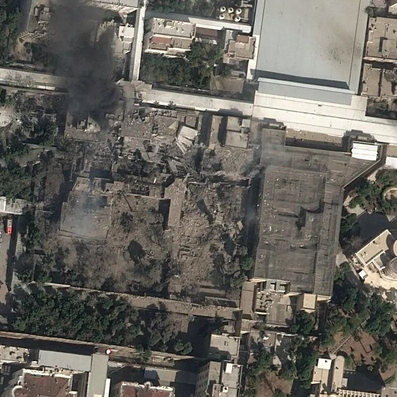 Saldırının ardından Hamaney'in konutu ve çevresine ait görüntü paylaşıldı.