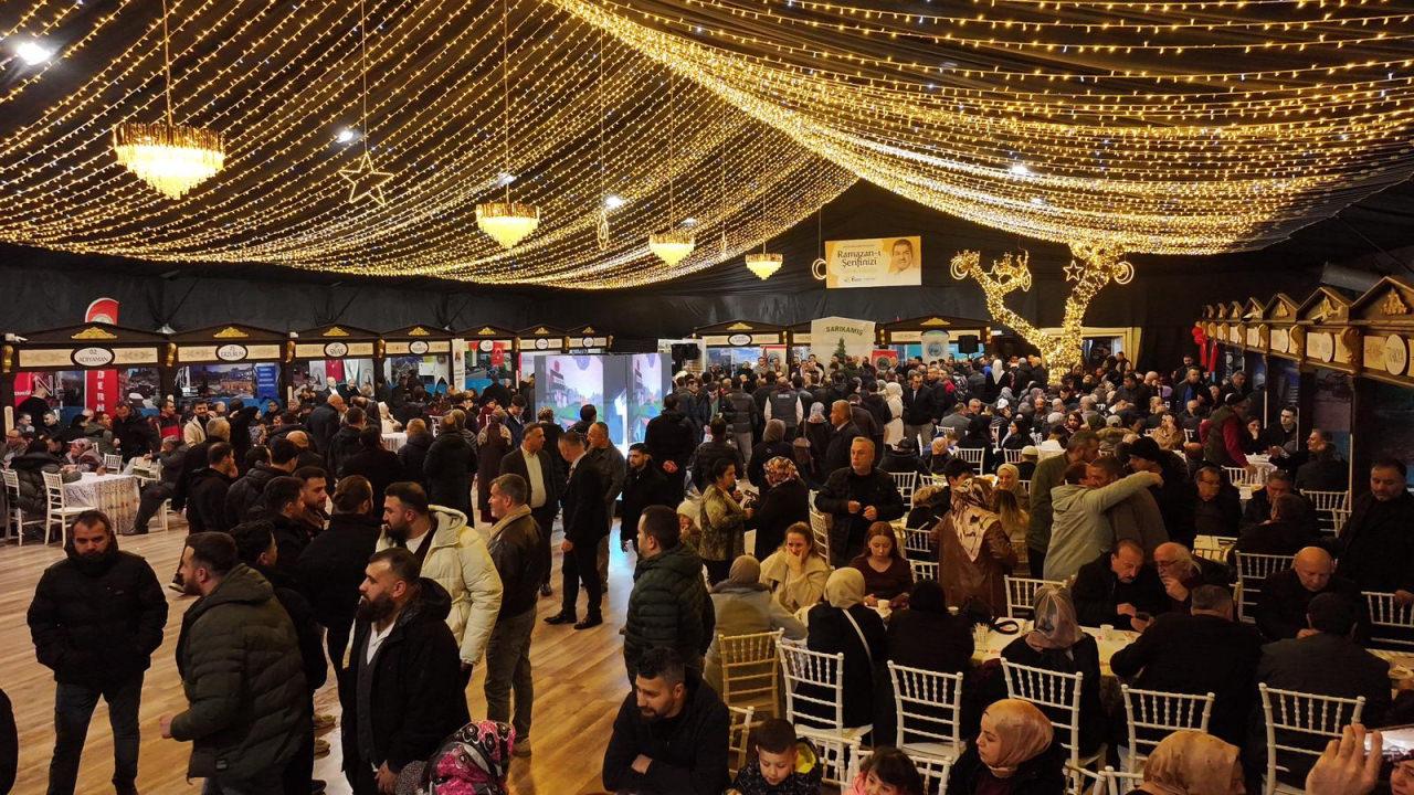 Esenler Dörtyol Meydanı'nda kurulan ramazan çadırı. 