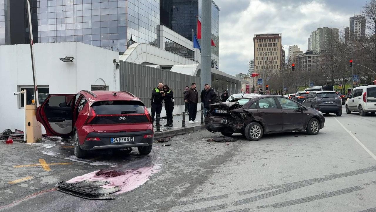 Olay yerine çok sayıda ekip sevk edildi.