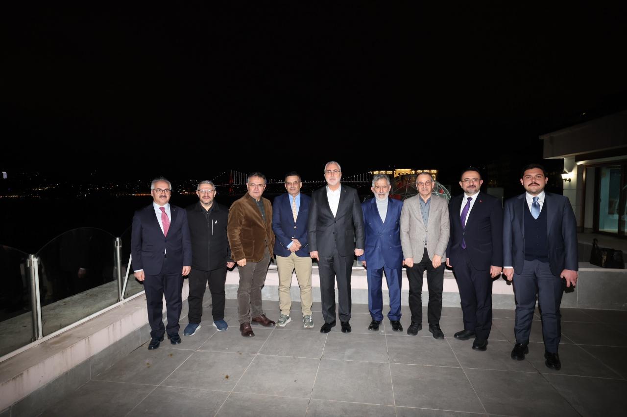 Bakan Işıkhan gazetecilerle sahur programında buluştu