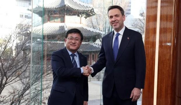 Enerji işbirliği masada! Bakan Bayraktar G&uuml;ney Koreli mevkidaşı ile g&ouml;r&uuml;şt&uuml;