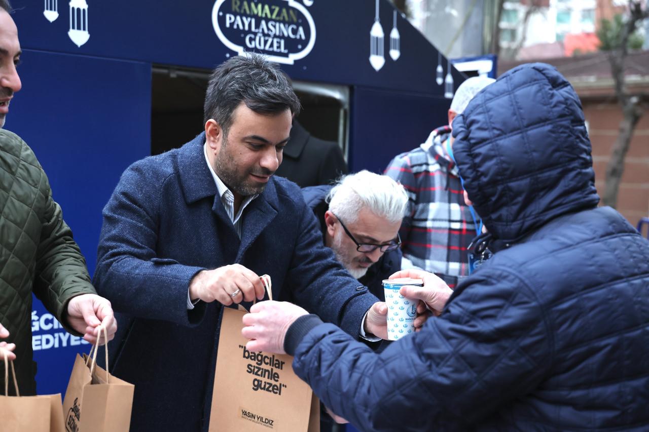 1000 kişiye her gün iftar ve sahur olmak üzere toplam 60 bin öğün yemek ulaştırılacak.