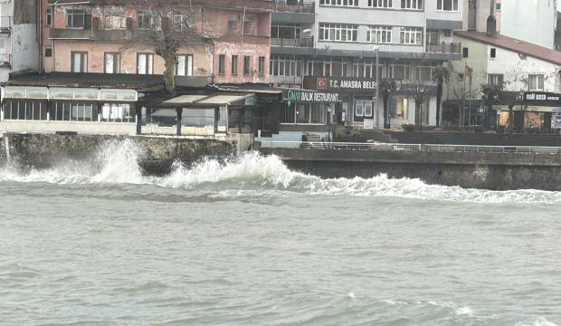 Amasra'da fırtına! Dalgalar 2 metreye ulaştı, tekneler limana sığındı