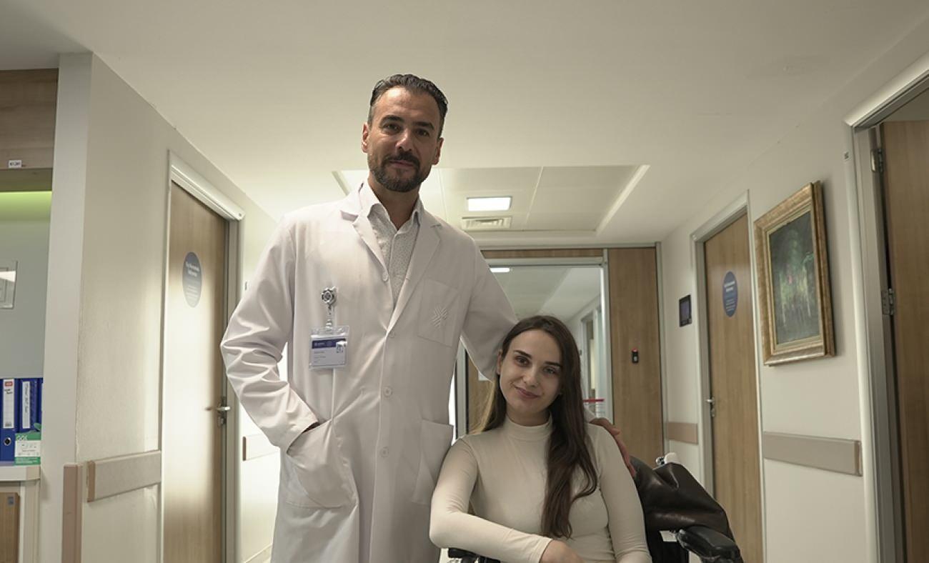 Ayağı kesilmekten kurtarılan gen&ccedil; kadın T&uuml;rkiye&rsquo;de hayata d&ouml;nd&uuml;!