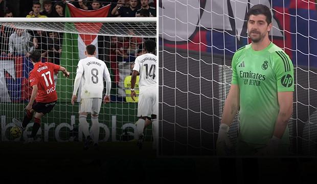 Eski bir İsrail askeriyle evli olan kaleci Filistin bayrağı &ouml;n&uuml;nde avlandı: İkonik bir an