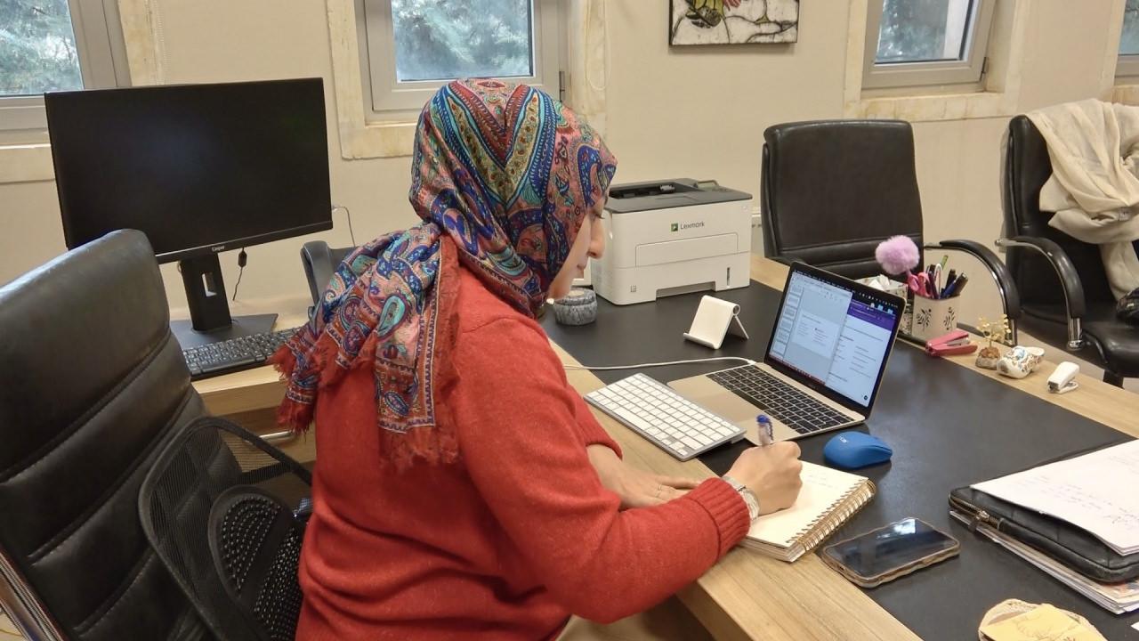  Deniz Işıker Bedir öğretim üyesi olarak çalışıyor.