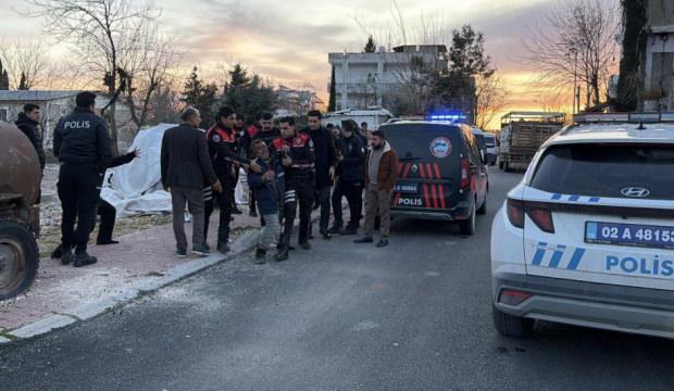 Adıyaman'da iki aile arasında taşlı sopalı kavga: 2 yaralı, 10 g&ouml;zaltı