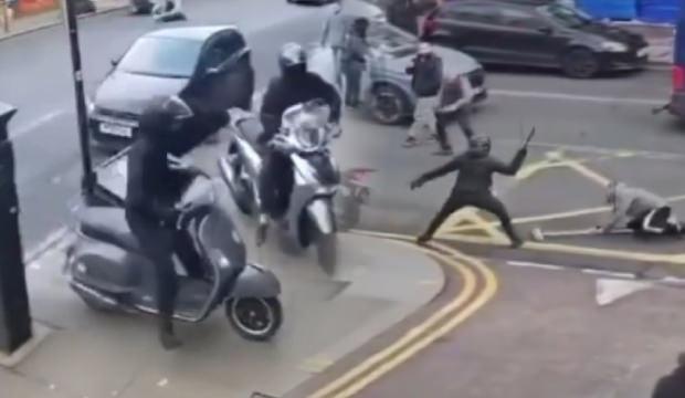 İngiltere'de film sahnelerini aratmayan olay: T&uuml;rk kuyumcuya palalı soygun