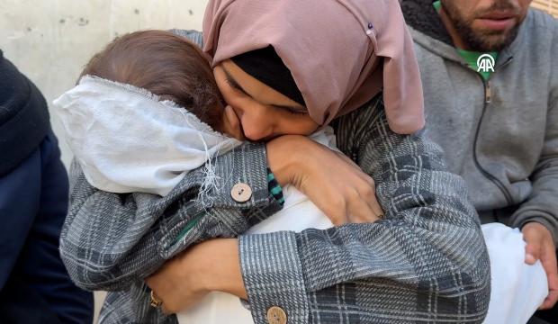 İsrail'in Gazze&rsquo;de &ccedil;ıkışına izin vermediği 2 yaşındaki Nidal bebek hayatını kaybetti!