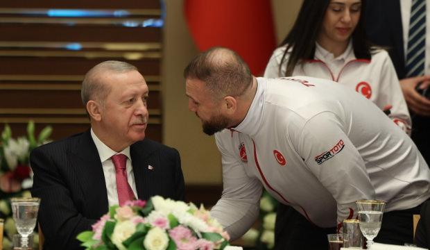 Kariyerini bitirmeyi d&uuml;ş&uuml;n&uuml;yordu! Başkan Erdoğan'a d&uuml;nya şampiyonluğu s&ouml;z&uuml; verdi