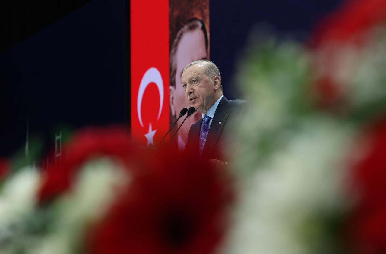 Cumhurbaşkanı ve AK Parti Genel Başkanı Recep Tayyip Erdoğan, AK Parti İstanbul İl Başkanlığınca Atatürk Havalimanı Millet Bahçesi Hangar İstanbul'da düzenlenen İl Teşkilatı İftar Programı'na katılarak konuşma yaptı.