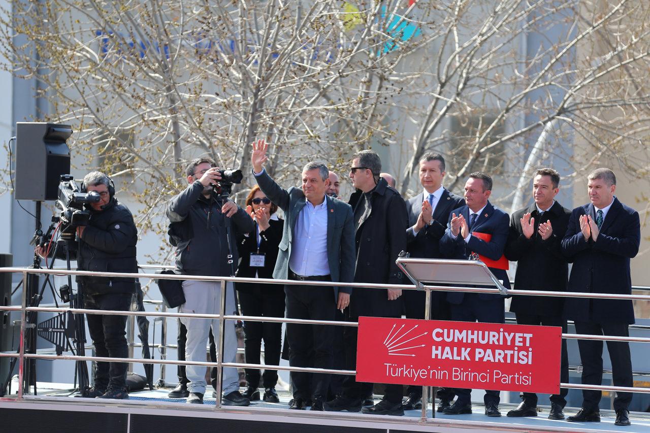 CHP Genel Başkanı Özgür Özel, Burdur Cumhuriyet Meydanı’nda 'Millet İradesine Sahip Çıkıyor' sloganıyla gerçekleştirilen mitingde konuştu.