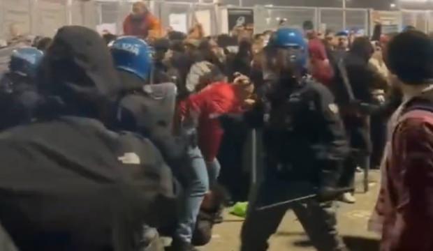 Ma&ccedil; &ouml;ncesi ortalık karıştı! İtalyan polisinden Galatasaray taraftarına sert m&uuml;dahale