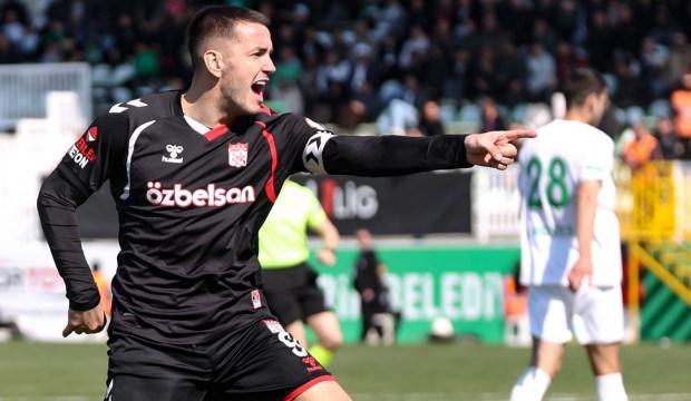 Manaj'ın d&ouml;n&uuml;ş&uuml; etki etti! Sivasspor 3 puanı yıldızıyla aldı